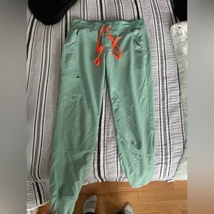 Figs Women’s Jogger Scrub Pants